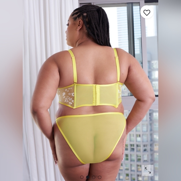 Puff Daisy Unlined Bustier & String Bikini Panty Set - Picture 2 of 5